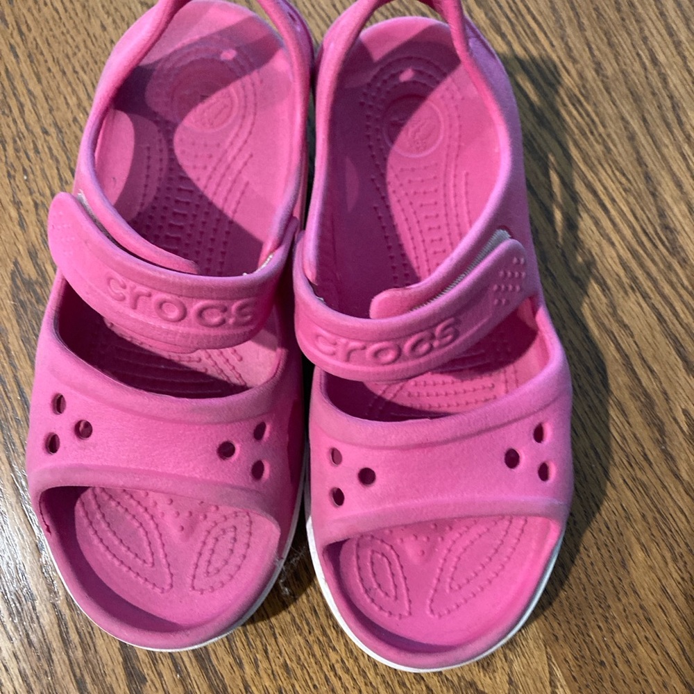 CROCS Pink Sandals with Adjustable Straps and Ventilation - Picture 2 of 3